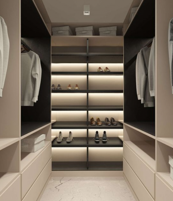 Lemari pakaian berdesain minimalis dengan warna netral yang elegan